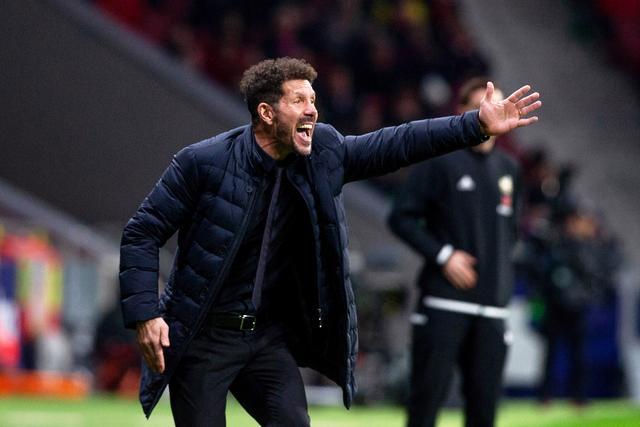 亚马尔与19岁女网红购物被偷拍 她有140多万粉丝