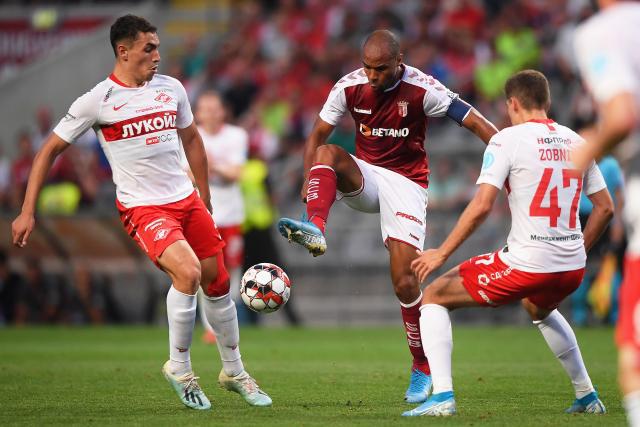 王哲林8分上海力克江苏获首胜 崔晓龙空砍24分