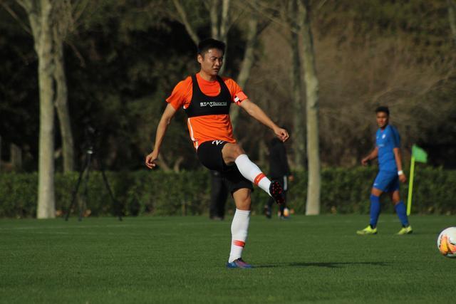 郭艾伦爆砍32分6记三分破纪录 广州大胜吉林